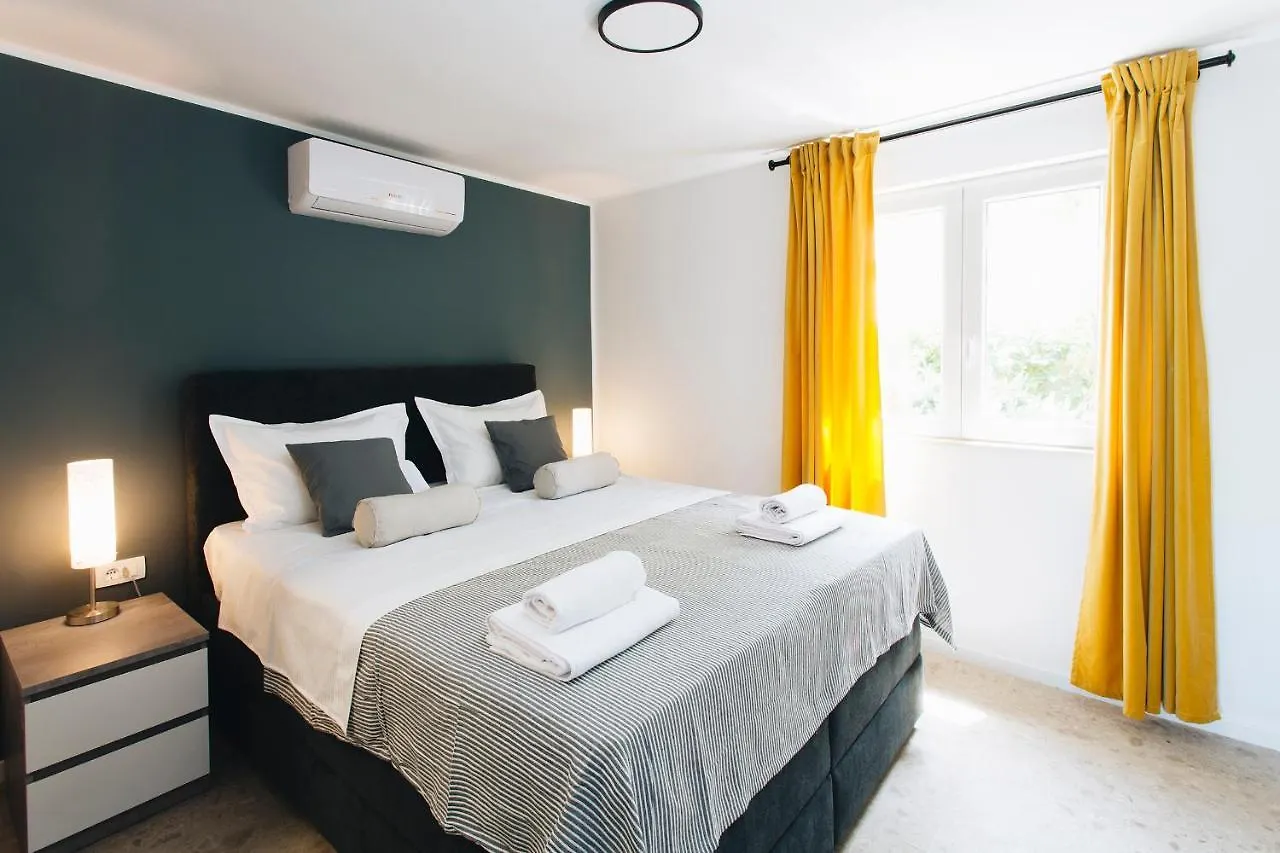 Villa Magna - Seaside Villa With Pool And Sauna Trogir
