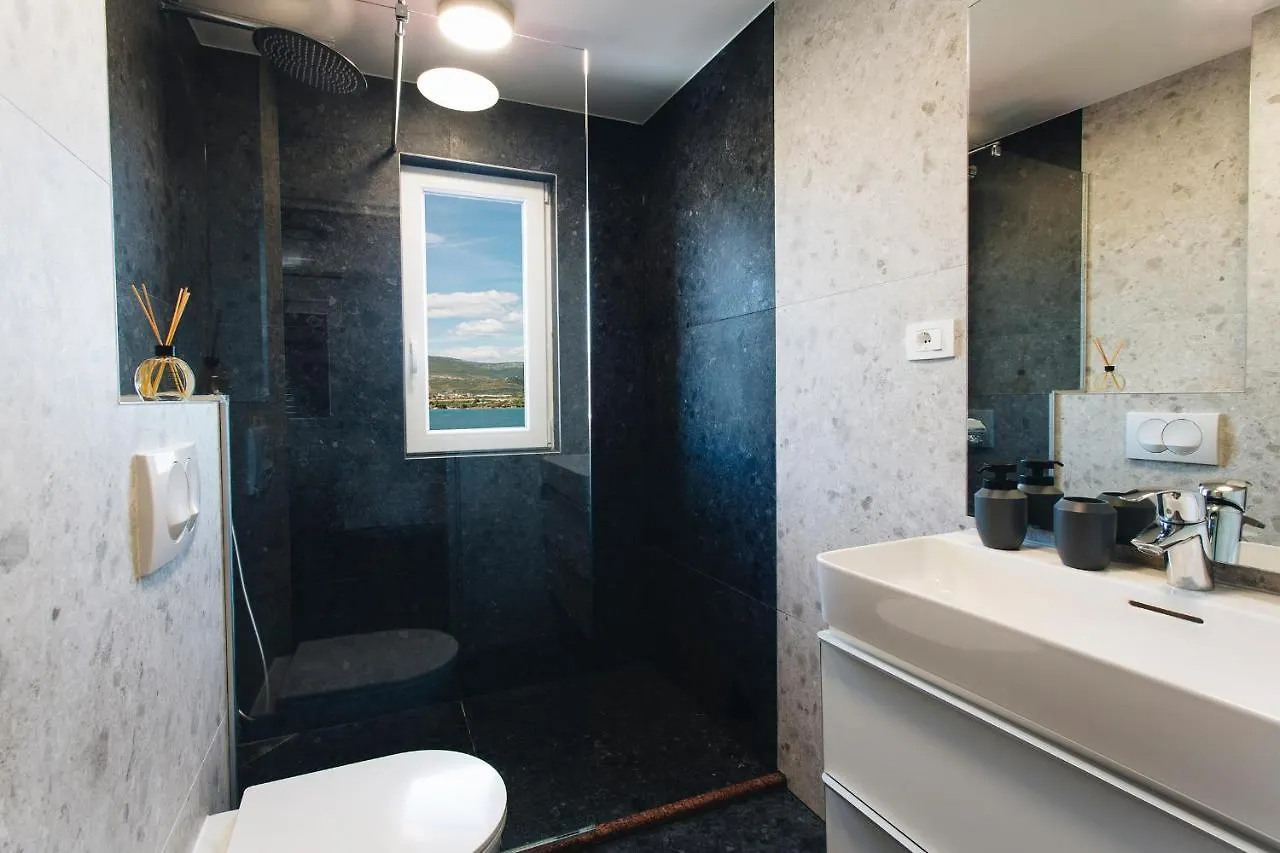 Villa Magna - Seaside Villa With Pool And Sauna Trogir